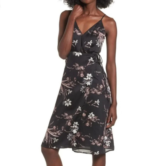 ASTR the Label Satin Wrap Dress Black Floral Size XS - Picture 1 of 11